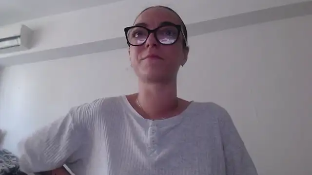 Snapshot of IzabelllNoir chatting on 10, 6, 2026 IzabelllNoir online show from 10, 6, 2026