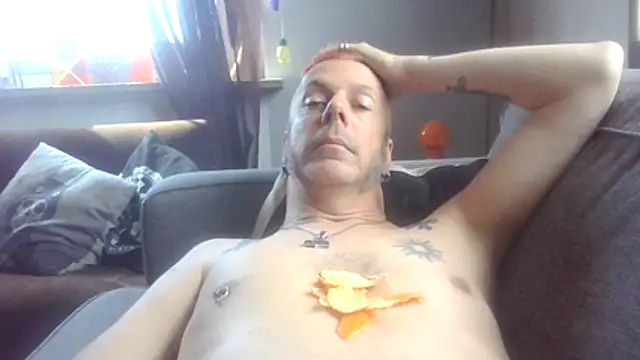 Snapshot of SHARPSkinhead chatting on 14, 5, 2026 SHARPSkinhead online show from 14, 5, 2026
