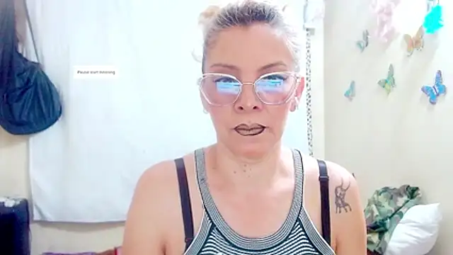 Snapshot of electra-mommy chatting on 28, 11, 2025 electra-mommy online show from 28, 11, 2025