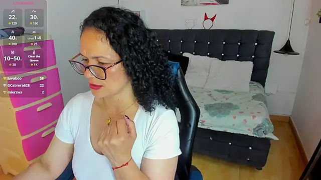 Aliciia cute1 online show from 18, 11, 2025