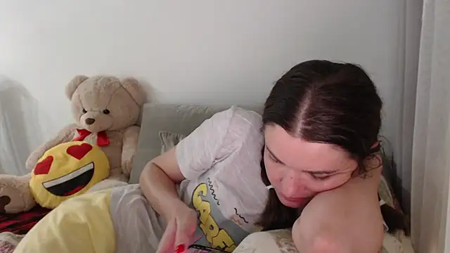  JustmeHere  online show from 18, 11, 2025