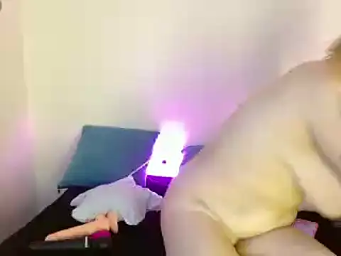 Snapshot of kittycatw chatting on 5, 1, 2025 kittycatw online show from 5, 1, 2025
