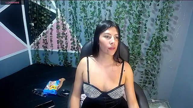 Snapshot of Alanna_atm_ chatting on 2, 12, 2024 Alanna atm  online show from 2, 12, 2024