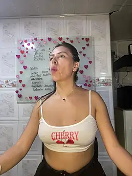 Snapshot of Alanna_atm_ chatting on 14, 1, 2025 Alanna atm  online show from 14, 1, 2025