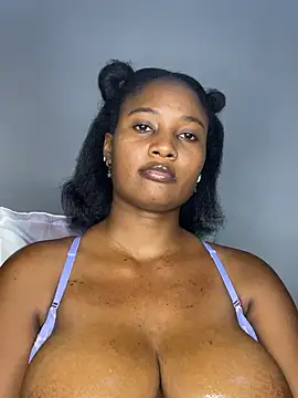 Snapshot of chocogirl01 chatting on 8, 3, 2025 chocogirl01 online show from 8, 3, 2025