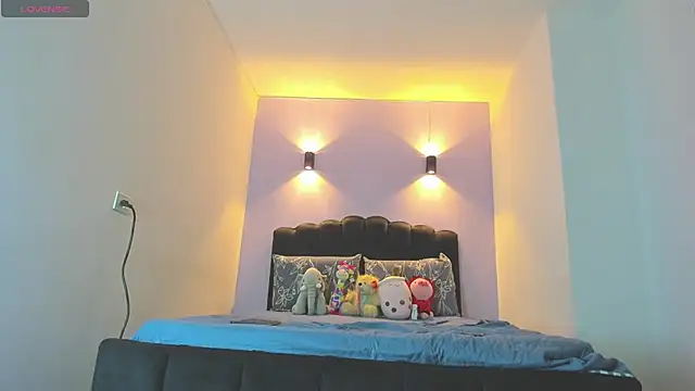 Sofia Clauss  online show from 17, 10, 2025