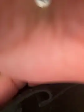 DarianaGuzz online show from 4, 3, 2025
