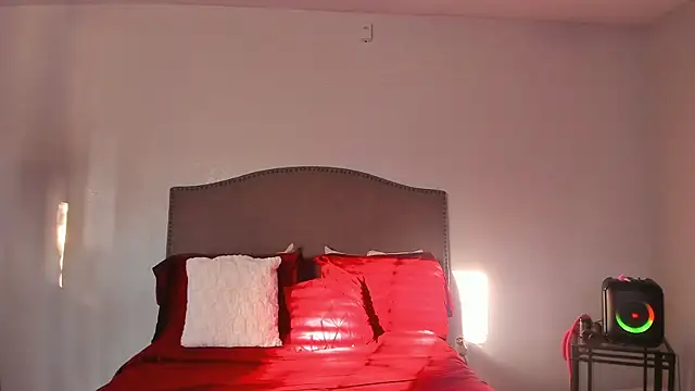 yiauana online show from 6, 11, 2025