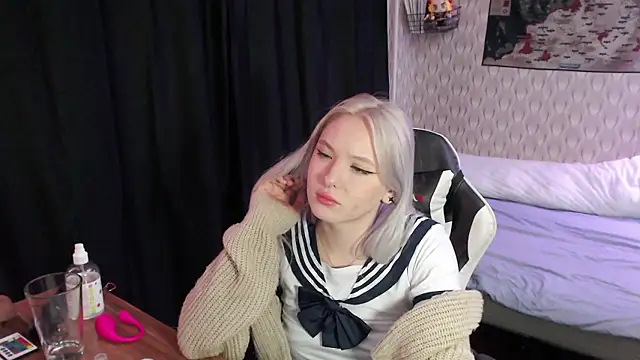 Snapshot of VikaPowers chatting on 4, 12, 2024 VikaPowers online show from 4, 12, 2024