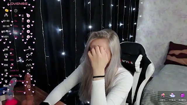 Snapshot of VikaPowers chatting on 2, 3, 2025 VikaPowers online show from 2, 3, 2025