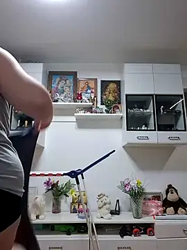 AvaLloyd online show from 28, 1, 2025