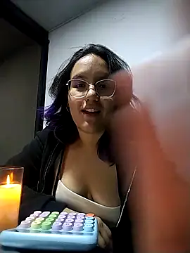 Snapshot of sweet--emily chatting on 19, 10, 2025 sweet--emily online show from 19, 10, 2025