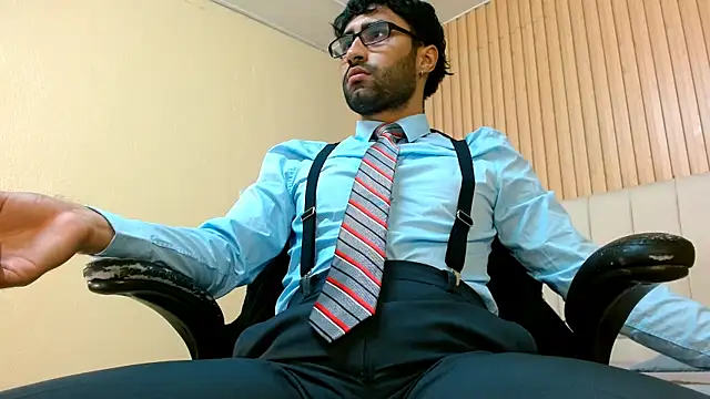 MilanZaire online show from 6, 1, 2026