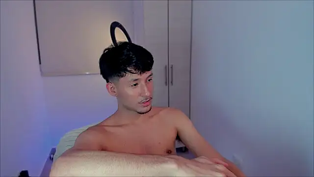 Snapshot of dimitri_targaryen chatting on 3, 12, 2024 dimitri targaryen online show from 3, 12, 2024