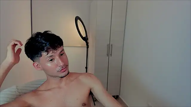 Snapshot of dimitri_targaryen chatting on 3, 12, 2024 dimitri targaryen online show from 3, 12, 2024