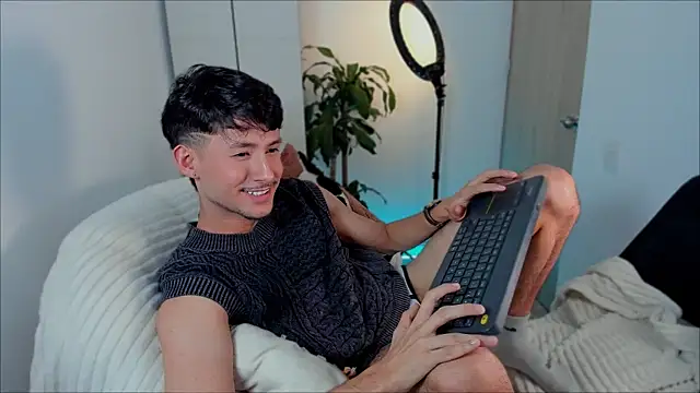 Snapshot of dimitri_targaryen chatting on 20, 12, 2024 dimitri targaryen online show from 20, 12, 2024