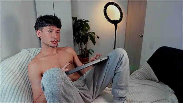 Snapshot of dimitri_targaryen chatting on 31, 12, 2024 dimitri targaryen online show from 31, 12, 2024