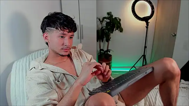 Snapshot of dimitri_targaryen chatting on 6, 1, 2025 dimitri targaryen online show from 6, 1, 2025