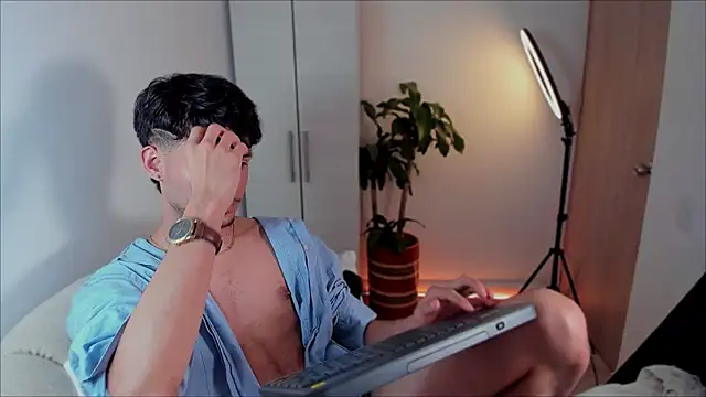 Snapshot of dimitri_targaryen chatting on 8, 1, 2025 dimitri targaryen online show from 8, 1, 2025