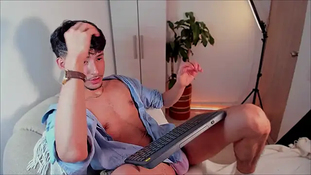 Snapshot of dimitri_targaryen chatting on 8, 1, 2025 dimitri targaryen online show from 8, 1, 2025