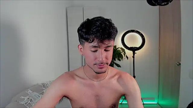 Snapshot of dimitri_targaryen chatting on 12, 1, 2025 dimitri targaryen online show from 12, 1, 2025