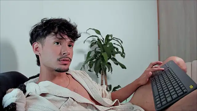 Snapshot of dimitri_targaryen chatting on 21, 2, 2025 dimitri targaryen online show from 21, 2, 2025