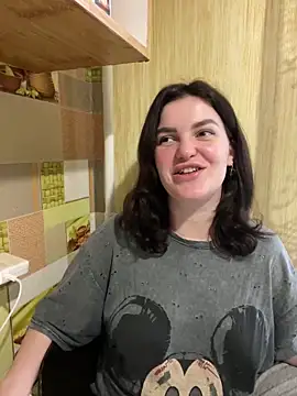 Karolina llove online show from 3, 3, 2025