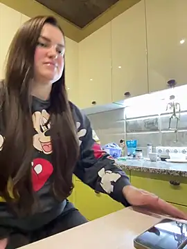 Karolina llove online show from 4, 11, 2025