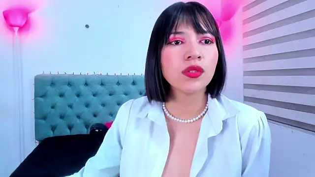 lina bedoya  online show from 13, 1, 2025