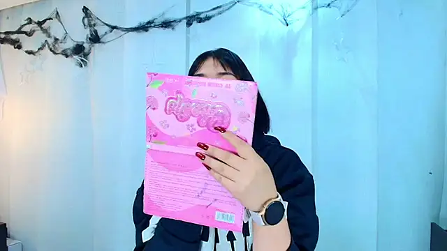 lina bedoya  online show from 6, 11, 2025