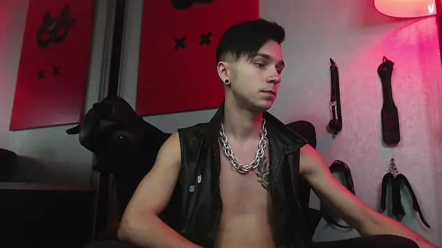 Joseph  Quinn online show from 25, 1, 2025