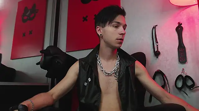 Joseph  Quinn online show from 26, 2, 2025