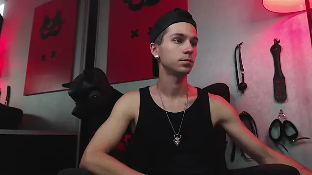 Joseph  Quinn online show from 3, 3, 2025