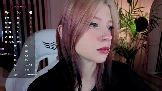Snapshot of arielabradberry chatting on 9, 10, 2025 arielabradberry online show from 9, 10, 2025