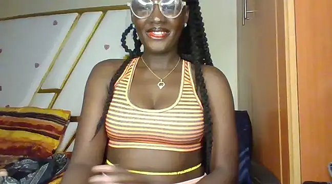 Snapshot of cutesmiling chatting on 5, 2, 2025 cutesmiling online show from 5, 2, 2025