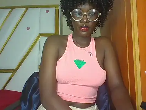 Snapshot of cutesmiling chatting on 10, 3, 2025 cutesmiling online show from 10, 3, 2025