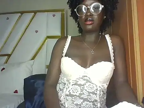 Snapshot of cutesmiling chatting on 13, 3, 2025 cutesmiling online show from 13, 3, 2025