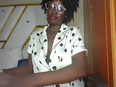 Snapshot of cutesmiling chatting on 13, 3, 2025 cutesmiling online show from 13, 3, 2025