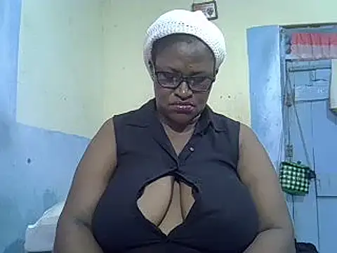 Snapshot of sexy_bigboobss chatting on 5, 11, 2025 sexy bigboobss online show from 5, 11, 2025