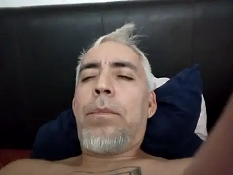 Snapshot of Xoc8_ chatting on 11, 11, 2025 Xoc8 online show from 11, 11, 2025