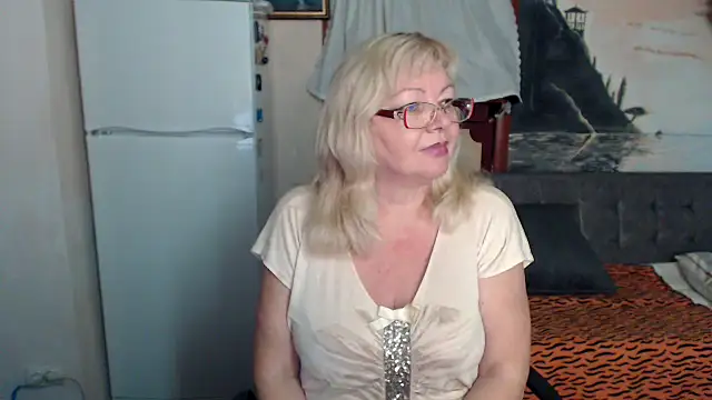 EvelynLoveShy online show from 9, 10, 2025