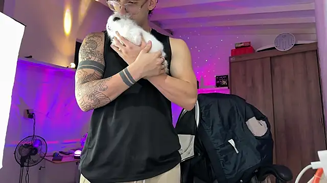 Kisan Smith online show from 9, 4, 2026