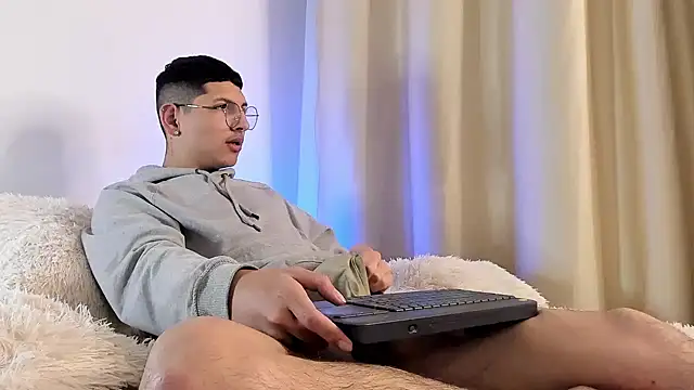 a lejandro 0 8 online show from 27, 1, 2025