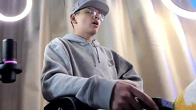 a lejandro 0 8 online show from 5, 2, 2025