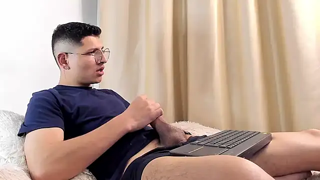 a lejandro 0 8 online show from 7, 2, 2025