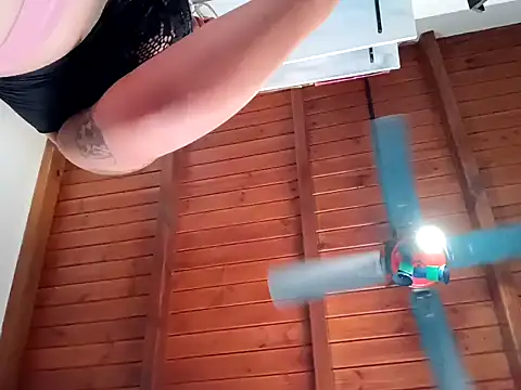 Snapshot of ConeNella chatting on 17, 1, 2025 ConeNella online show from 17, 1, 2025