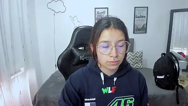 Snapshot of Amy_joones chatting on 3, 10, 2025 Amy joones online show from 3, 10, 2025