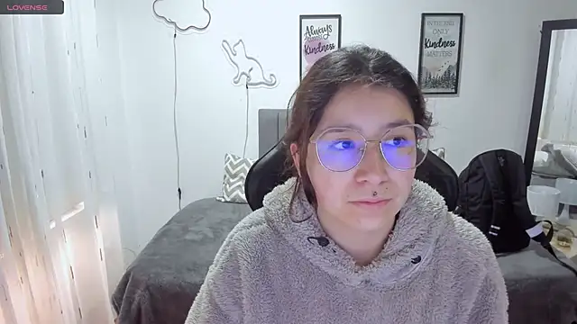 Snapshot of Amy_joones chatting on 8, 10, 2025 Amy joones online show from 8, 10, 2025