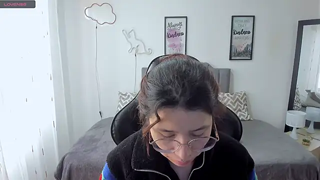 Snapshot of Amy_joones chatting on 22, 10, 2025 Amy joones online show from 22, 10, 2025