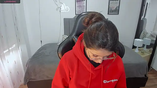 Snapshot of Amy_joones chatting on 3, 11, 2025 Amy joones online show from 3, 11, 2025